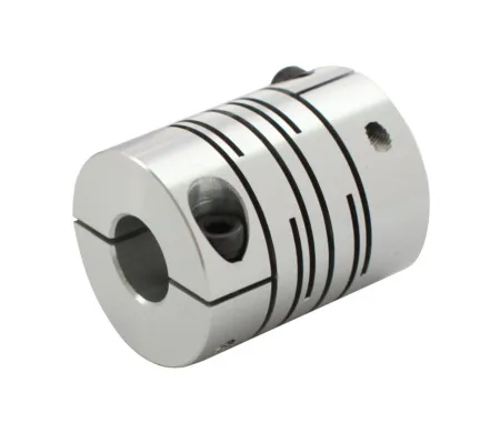 Муфта разрезная, d=20 мм, с винтовой фиксацией, материал - пластик, диаметры валов 8*8 мм, номинальный момент 0,5 Нм